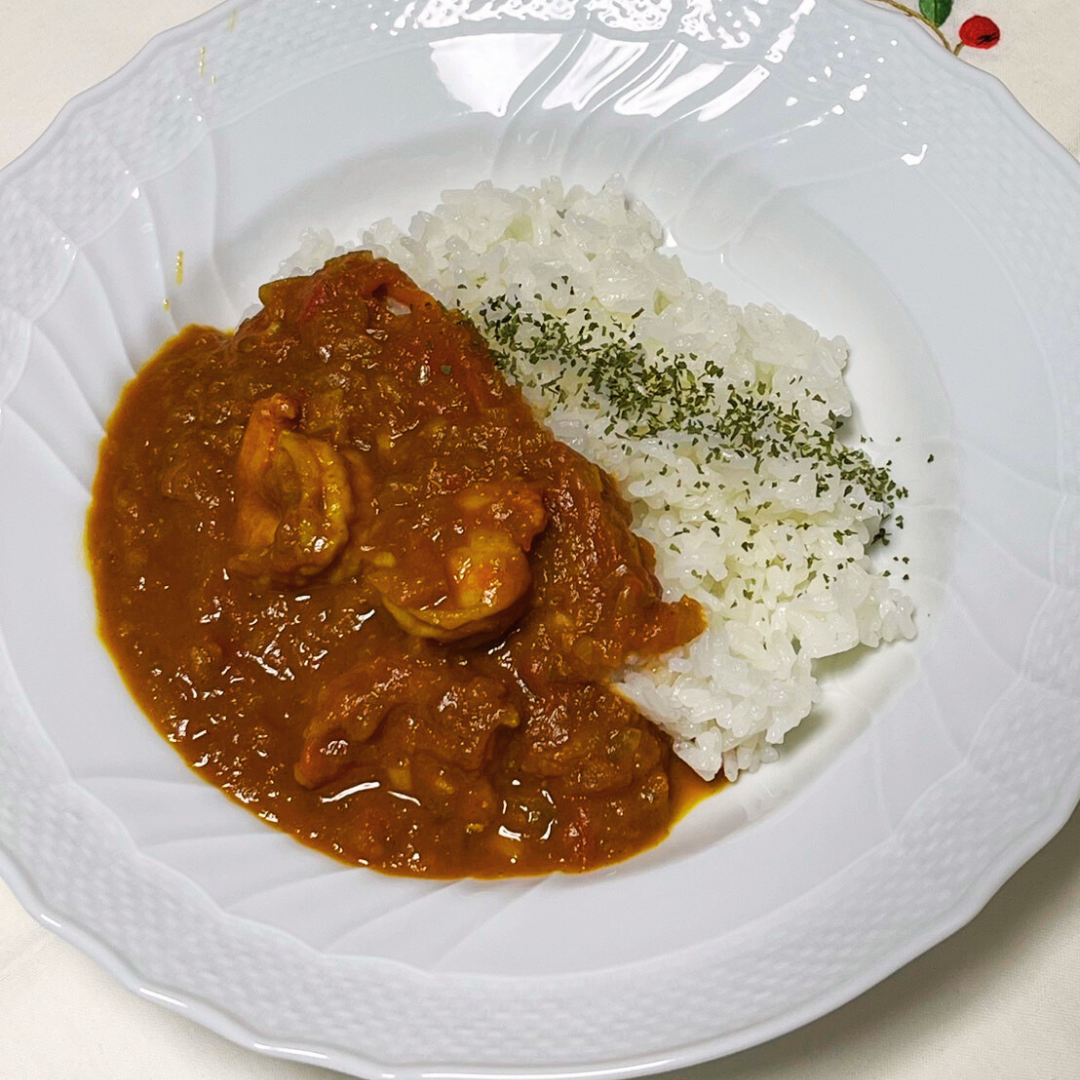 ごろっとエビが美味しい！完熟トマトカレー